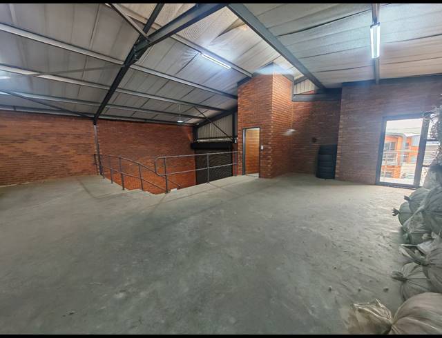 243M² WAREHOUSE TO LET IN ORMONDE